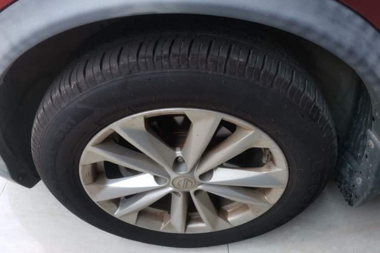 Used Nissan Qashqai 2016 2.0L CVT Elite Edition Left Front Wheel Hub