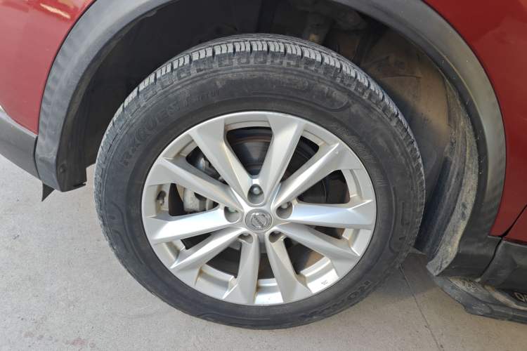 Used Nissan Qashqai 2016 2.0L CVT Elite Edition Left Front Wheel Hub