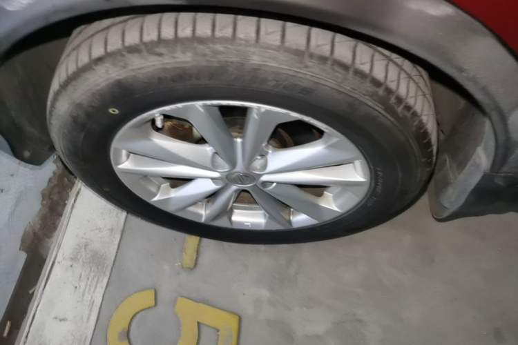 Used Nissan Qashqai 2016 2.0L CVT Elite Edition Left Front Wheel Hub