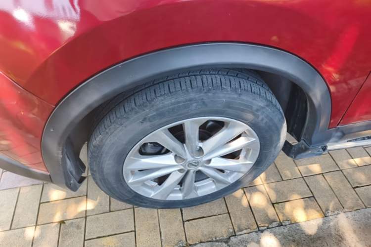 Used Nissan Qashqai 2016 2.0L CVT Elite Edition Left Front Wheel Hub