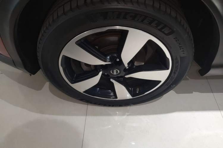 Used Nissan Qashqai 2016 2.0L CVT Deluxe Edition Left Front Wheel Hub