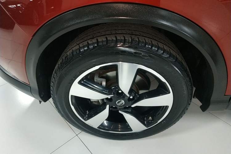 Used Nissan Qashqai 2016 2.0L CVT Luxury Edition Left Front Wheel Hub