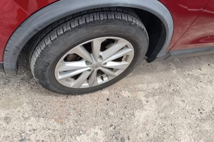 Used Nissan Qashqai 2016 2.0L CVT Elite Edition Left Front Wheel Hub