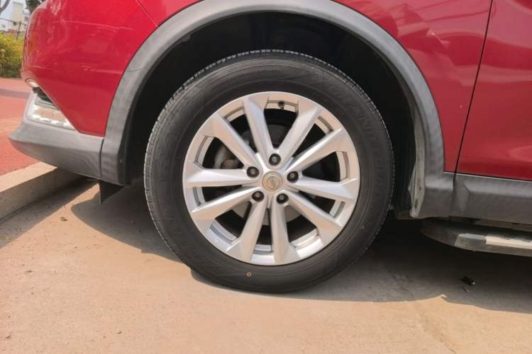 Used Nissan Qashqai 2016 2.0L CVT Elite Edition Left Front Wheel Hub
