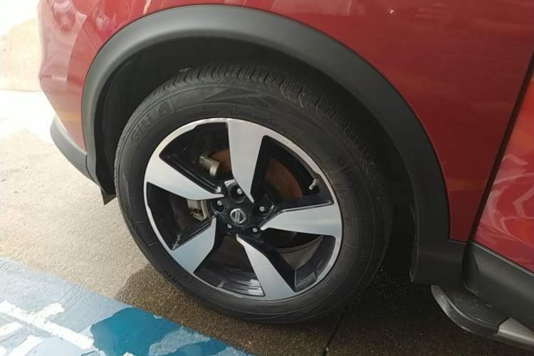 Used Nissan Qashqai 2016 2.0L CVT Luxury Edition Left Front Wheel Hub