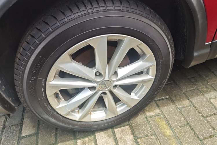 Used Nissan Qashqai 2016 2.0L CVT Elite Edition Left Front Wheel Hub
