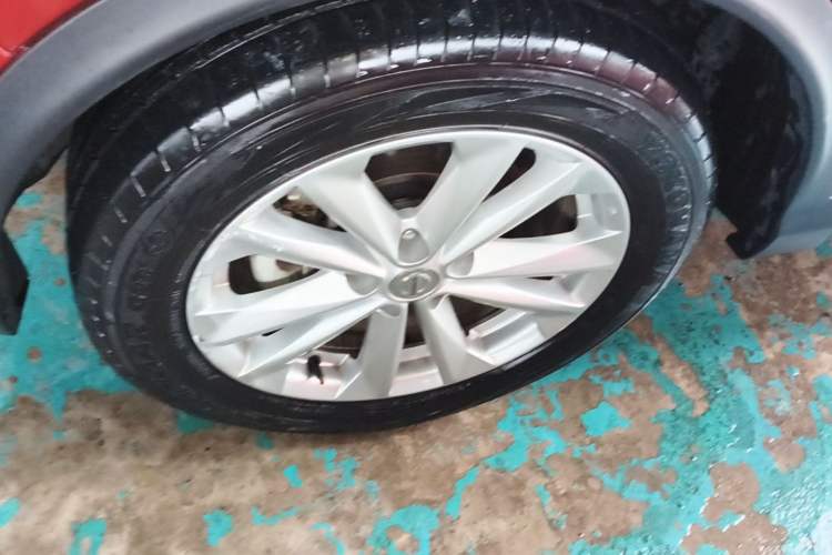 Used Nissan Qashqai 2016 2.0L CVT Elite Edition Left Front Wheel Hub