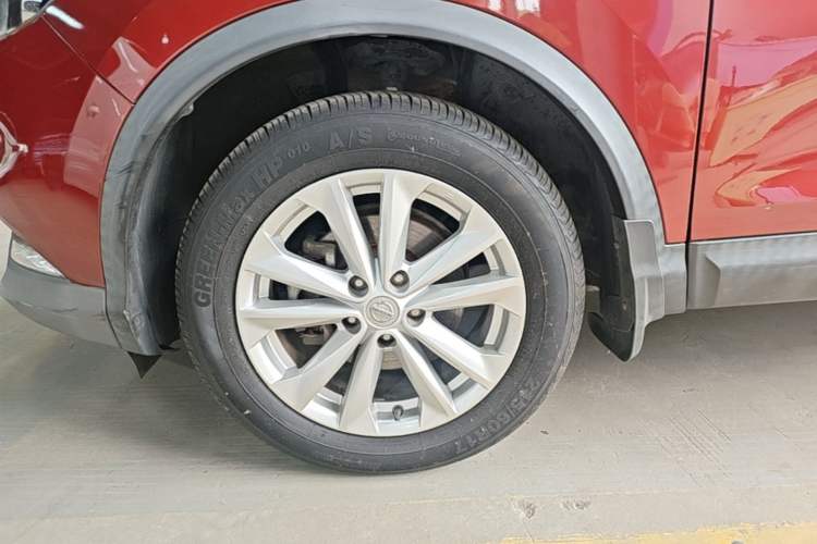 Used Nissan Qashqai 2016 2.0L CVT Elite Edition Left Front Wheel Hub
