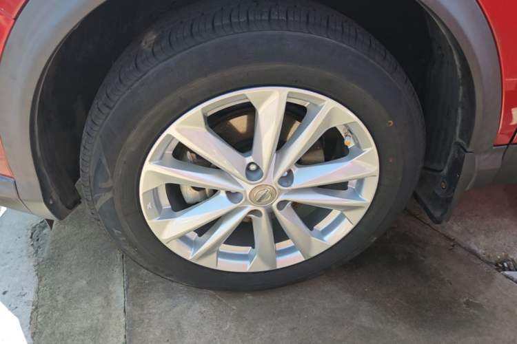 Used Nissan Qashqai 2016 2.0L CVT Elite Edition Left Front Wheel Hub