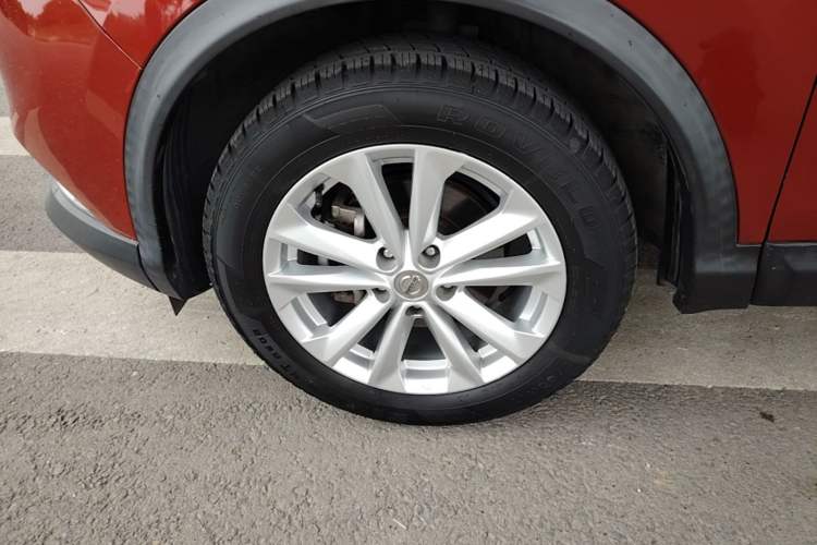 Used Nissan Qashqai 2016 2.0L CVT Elite Edition Left Front Wheel Hub
