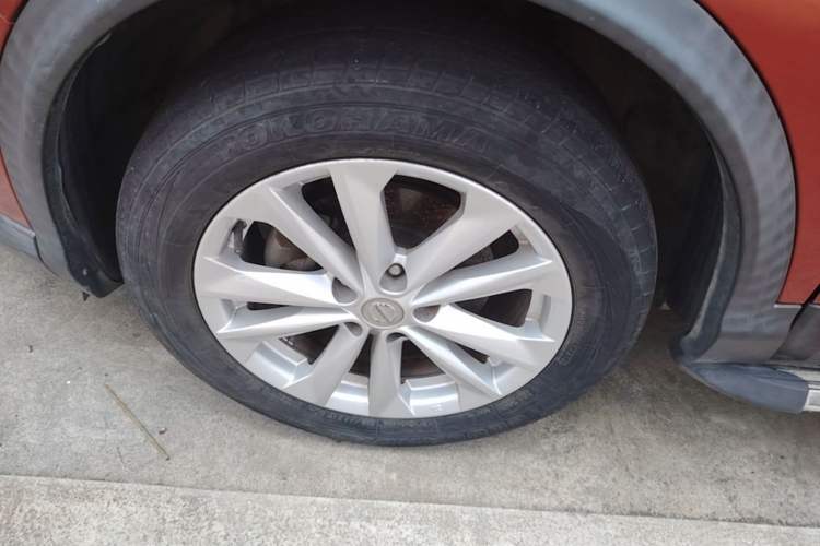 Used Nissan Qashqai 2016 2.0L CVT Elite Edition Left Front Wheel Hub