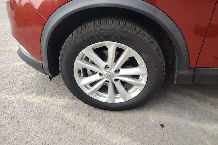 Used Nissan Qashqai 2016 2.0L CVT Elite Edition Left Front Wheel Hub
