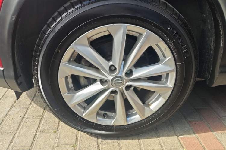 Used Nissan Qashqai 2016 2.0L CVT Elite Edition Left Front Wheel Hub