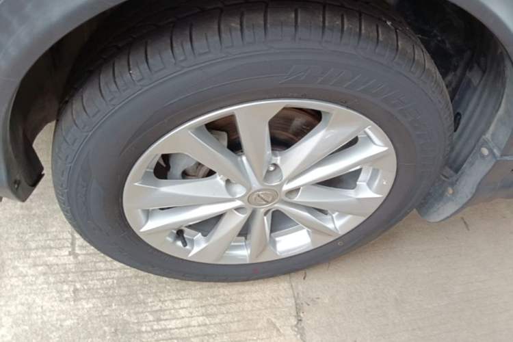 Used Nissan Qashqai 2016 2.0L CVT Elite Edition Left Front Wheel Hub