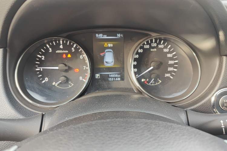 Used Nissan Qashqai 2016 2.0L CVT Luxury Edition Odometer Close Up