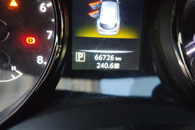 Used Nissan Qashqai 2016 1.2T CVT Fashion Edition Odometer Close Up