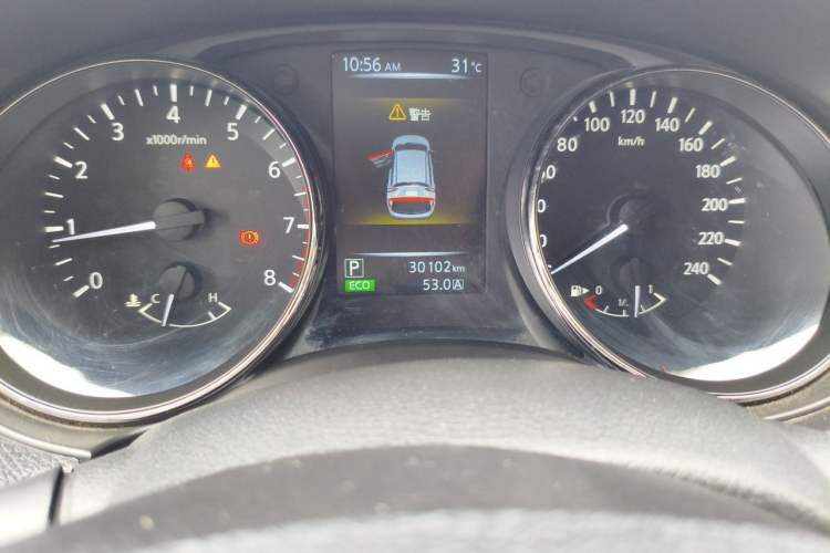 Used Nissan Qashqai 2016 2.0L CVT Elite Edition Odometer Close Up