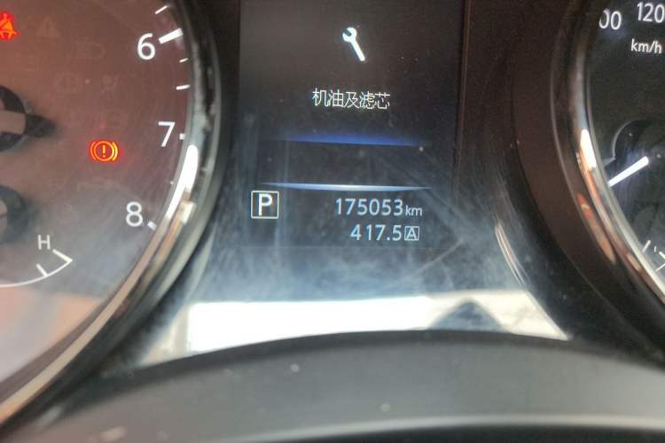 Used Nissan Qashqai 2016 2.0L CVT Elite Edition Odometer Close Up