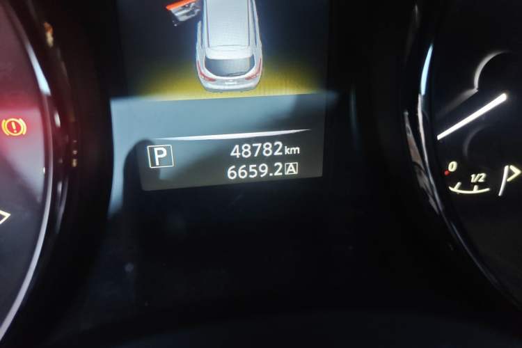 Used Nissan Qashqai 2016 2.0L CVT Luxury Edition Odometer Close Up