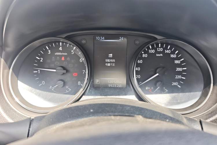 Used Nissan Qashqai 2016 2.0L CVT Deluxe Edition Odometer Close Up