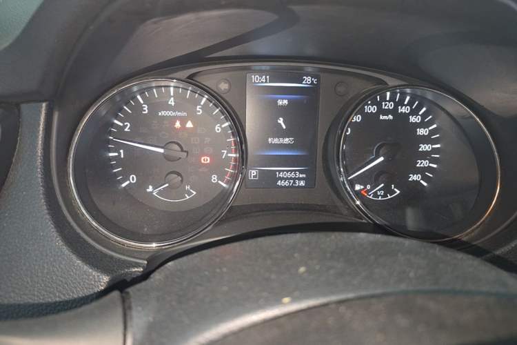 Used Nissan Qashqai 2016 2.0L CVT Elite Edition Odometer Close Up