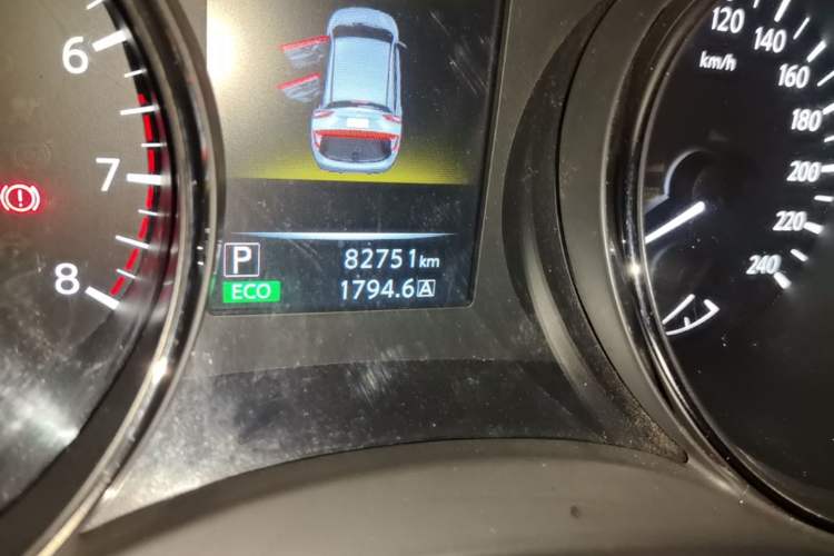 Used Nissan Qashqai 2016 2.0L CVT Elite Edition Odometer Close Up
