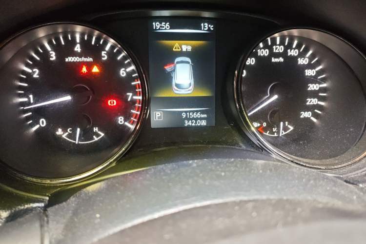 Used Nissan Qashqai 2016 2.0L CVT Elite Edition Odometer Close Up
