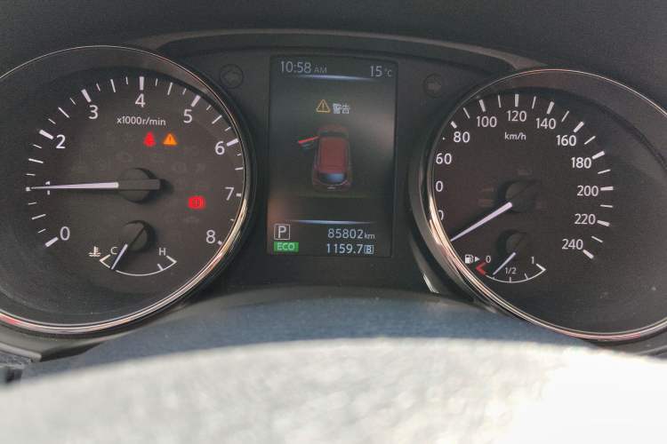 Used Nissan Qashqai 2016 2.0L CVT Luxury Edition Odometer Close Up