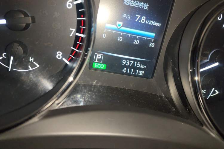 Used Nissan Qashqai 2016 2.0L CVT Elite Edition Odometer Close Up