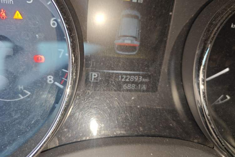 Used Nissan Qashqai 2016 2.0L CVT Elite Edition Odometer Close Up