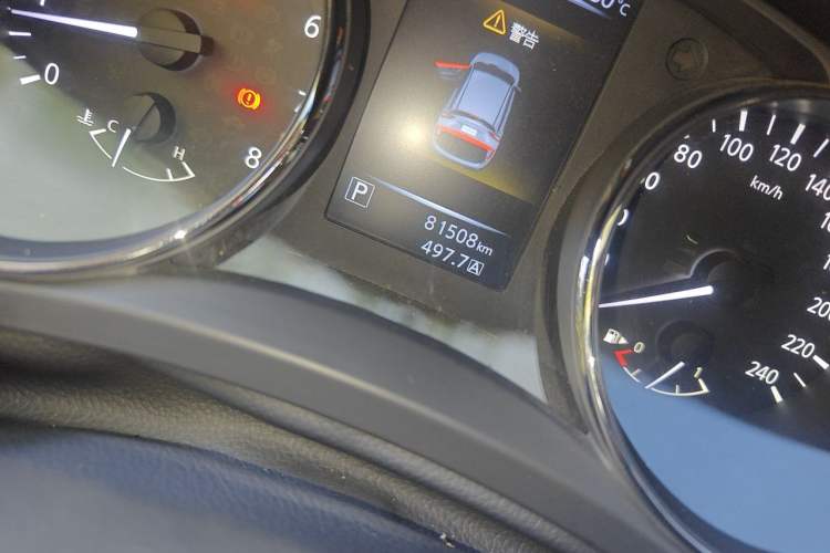 Used Nissan Qashqai 2016 2.0L CVT Elite Edition Odometer Close Up