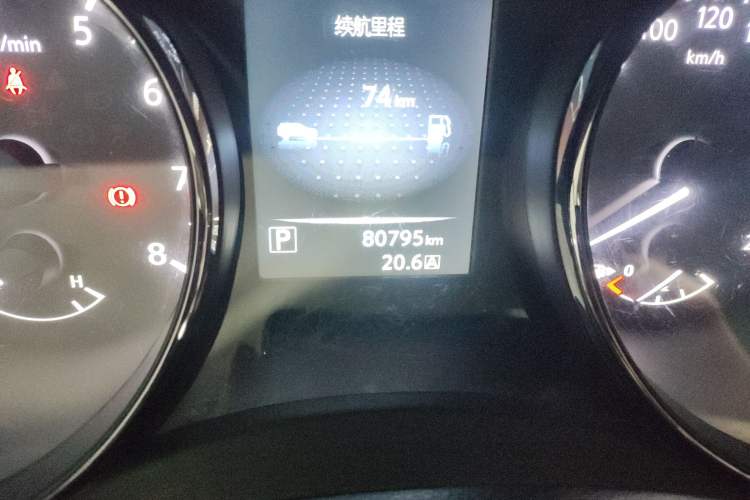 Used Nissan Qashqai 2016 2.0L CVT Deluxe Edition Odometer Close Up