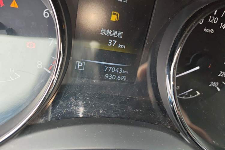 Used Nissan Qashqai 2016 2.0L CVT Luxury Edition Odometer Close Up