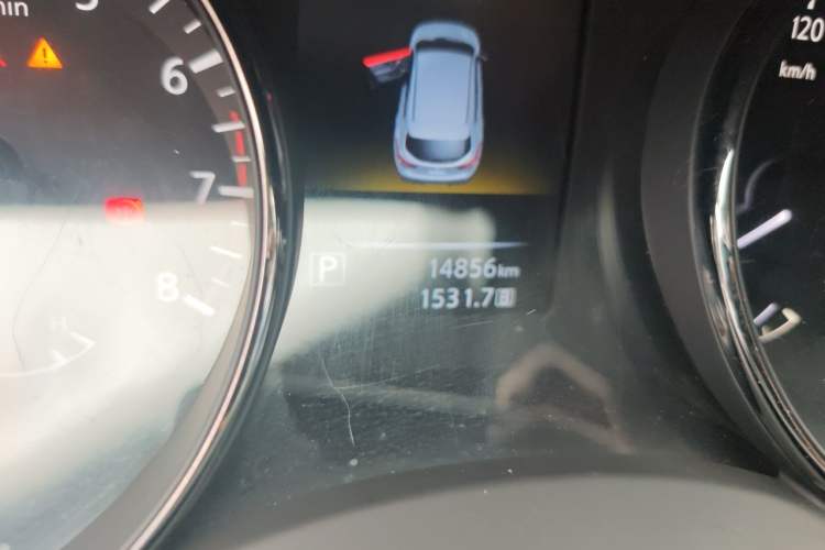Used Nissan Qashqai 2016 2.0L CVT Luxury Edition Odometer Close Up