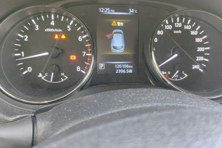 Used Nissan Qashqai 2016 2.0L CVT Elite Edition Odometer Close Up