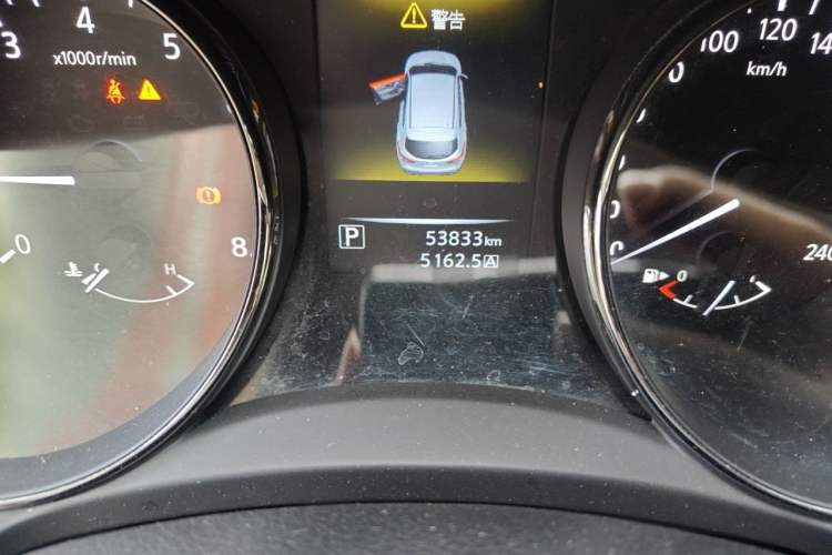 Used Nissan Qashqai 2016 2.0L CVT Luxury Edition Odometer Close Up