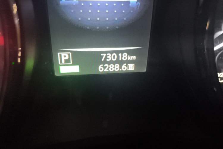 Used Nissan Qashqai 2016 2.0L CVT Elite Edition Odometer Close Up