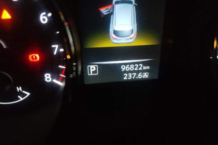 Used Nissan Qashqai 2016 2.0L CVT Luxury Edition Odometer Close Up