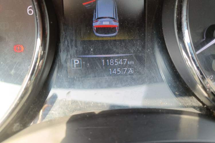 Used Nissan Qashqai 2016 2.0L CVT Luxury Edition Odometer Close Up