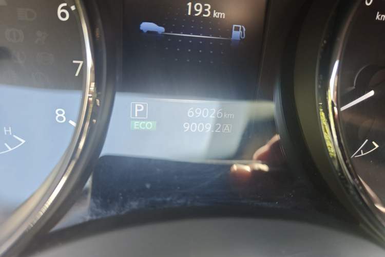 Used Nissan Qashqai 2016 2.0L CVT Luxury Edition Odometer Close Up