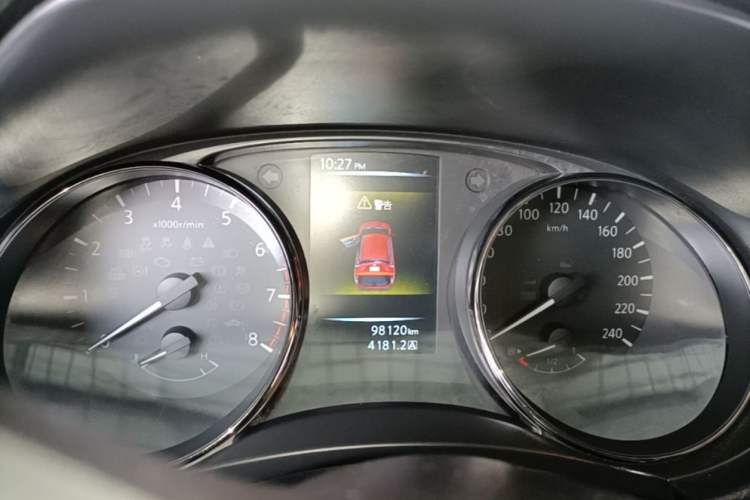 Used Nissan Qashqai 2016 2.0L CVT Luxury Edition Odometer Close Up