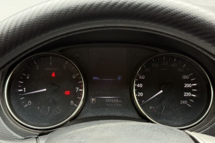 Used Nissan Qashqai 2016 2.0L CVT Elite Edition Odometer Close Up