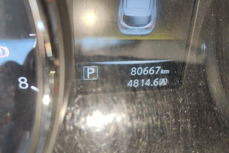 Used Nissan Qashqai 2016 2.0L CVT Elite Edition Odometer Close Up