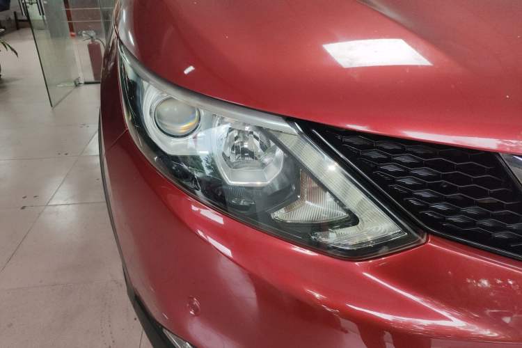 Used Nissan Qashqai 2016 2.0L CVT Deluxe Edition Right Front Headlight