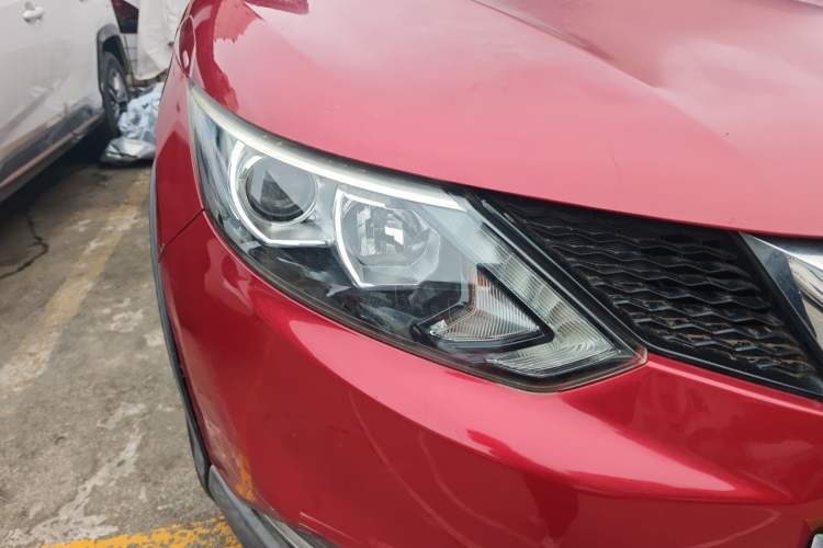 Used Nissan Qashqai 2016 2.0L CVT Luxury Edition Right Front Headlight