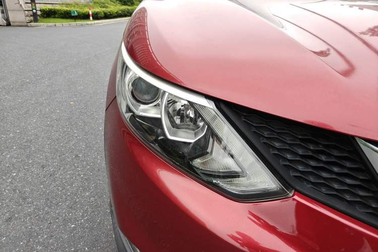 Used Nissan Qashqai 2016 2.0L CVT Luxury Edition Right Front Headlight
