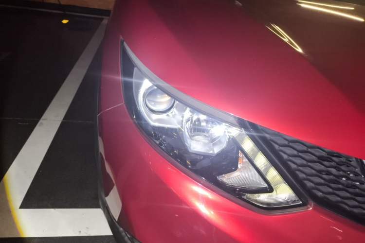 Used Nissan Qashqai 2016 2.0L CVT Elite Edition Right Front Headlight