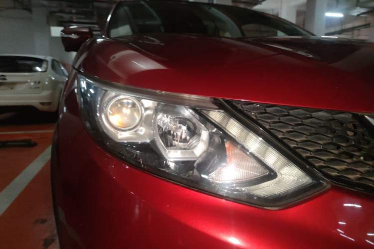 Used Nissan Qashqai 2016 2.0L CVT Luxury Edition Right Front Headlight