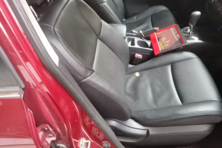 Used Nissan Qashqai 2016 2.0L CVT Elite Edition Right Front Seat