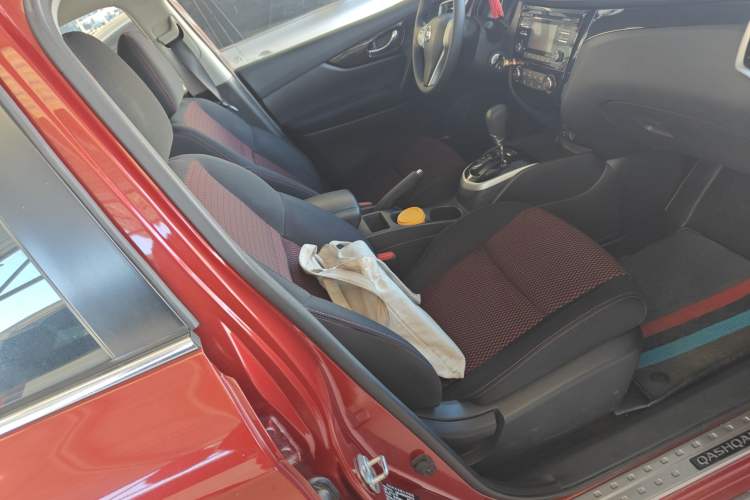 Used Nissan Qashqai 2016 2.0L CVT Elite Edition Right Front Seat